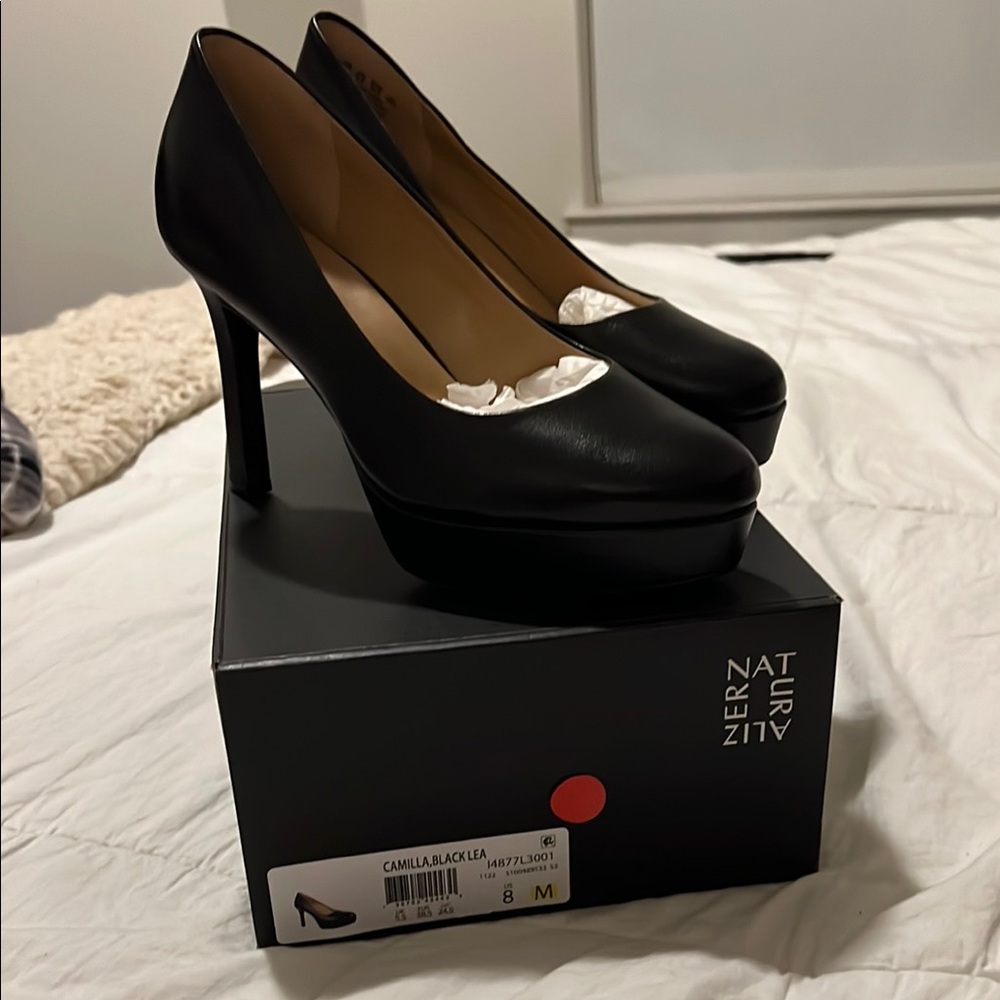 Naturalizer Black Heels Classic Pump Design